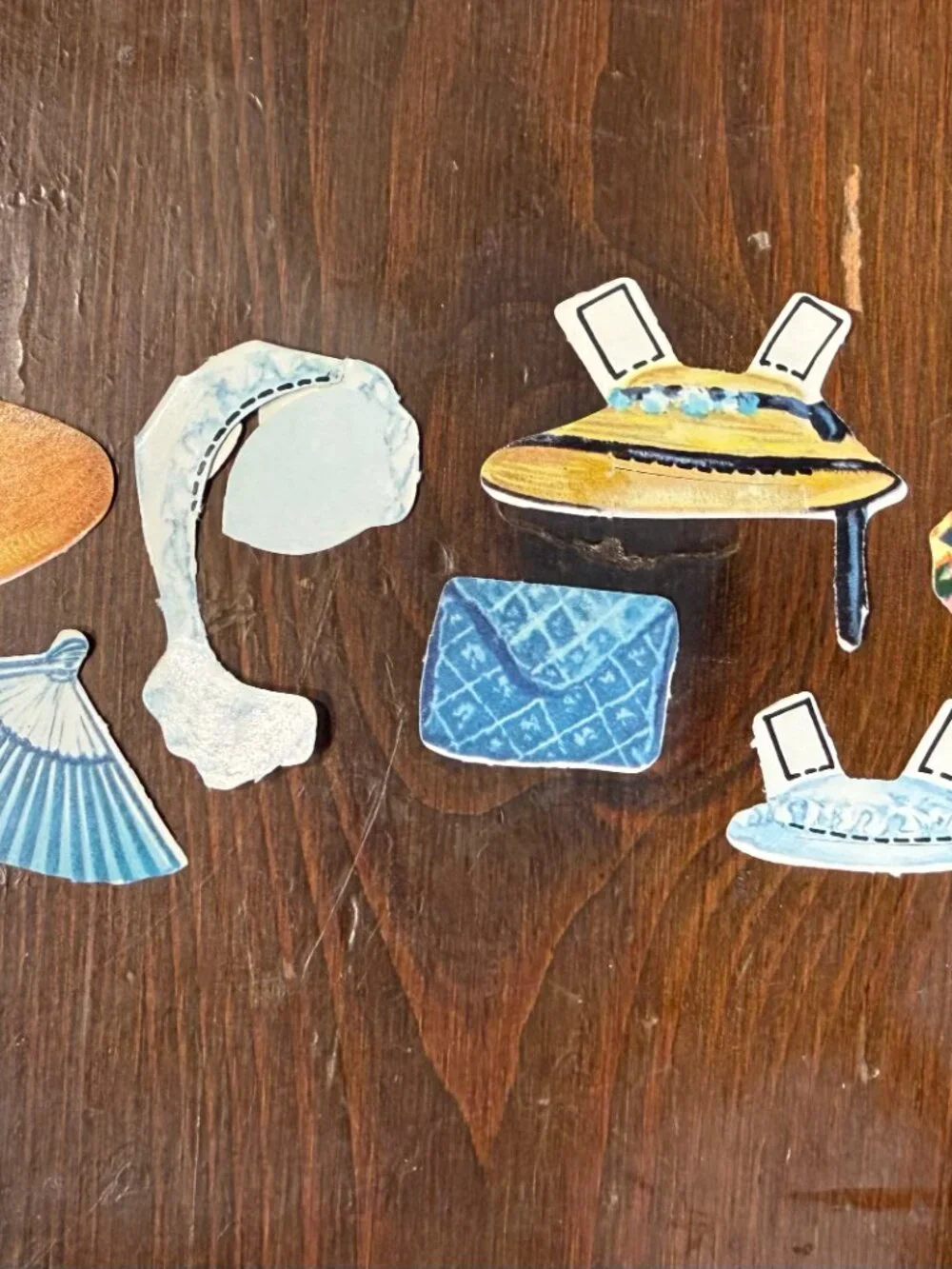 Paper Dolls!! Vintage Colonial Williamsburg set with 8 characters/40 clothing pc